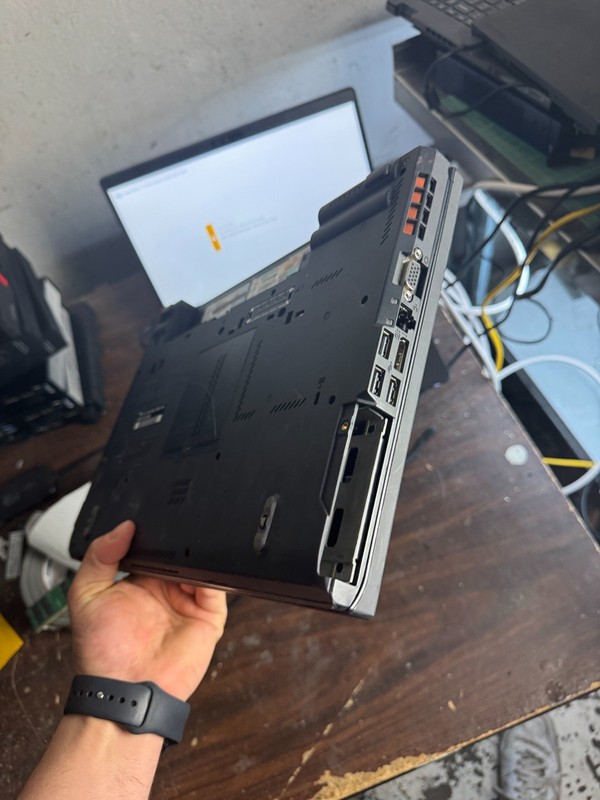 Lenovo T410 Intel Core I5 Laptop For Parts/Repair #5451 gallery
