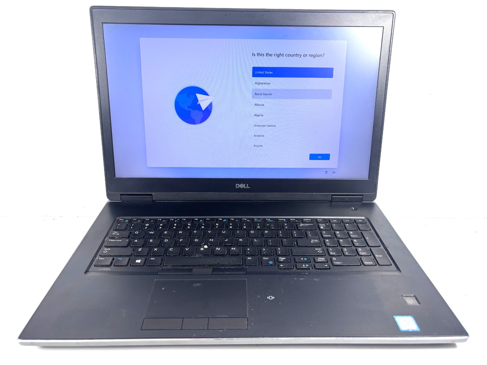 Dell Precision 7730 - 17.3" HD+, 2.6GHz i7, 32GB RAM, 512GB SSD, Windows 11 gallery