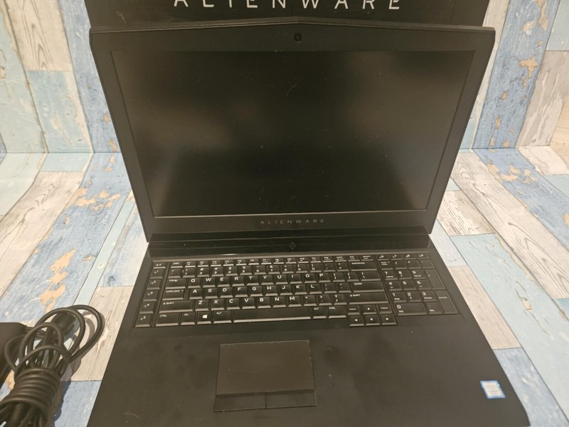 Alienware 17 R4 17.3" Intel I7-7820HK, 32GB RAM, 1TB +256GB, New Battery gallery