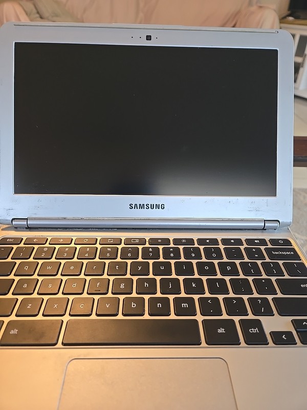 Samsung Chromebook XE303C12 11.6" Laptop Notebook Intel 2GB Ram 16GB SSD WiFi. gallery