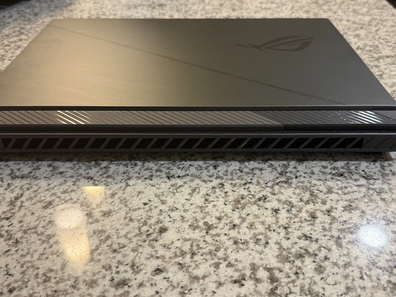 Asus ROG Strix G16 G614 16 240Hz QHD+ 2.2 GHz i9-14900HX 64GB 2TB SSD RTX 4070 gallery