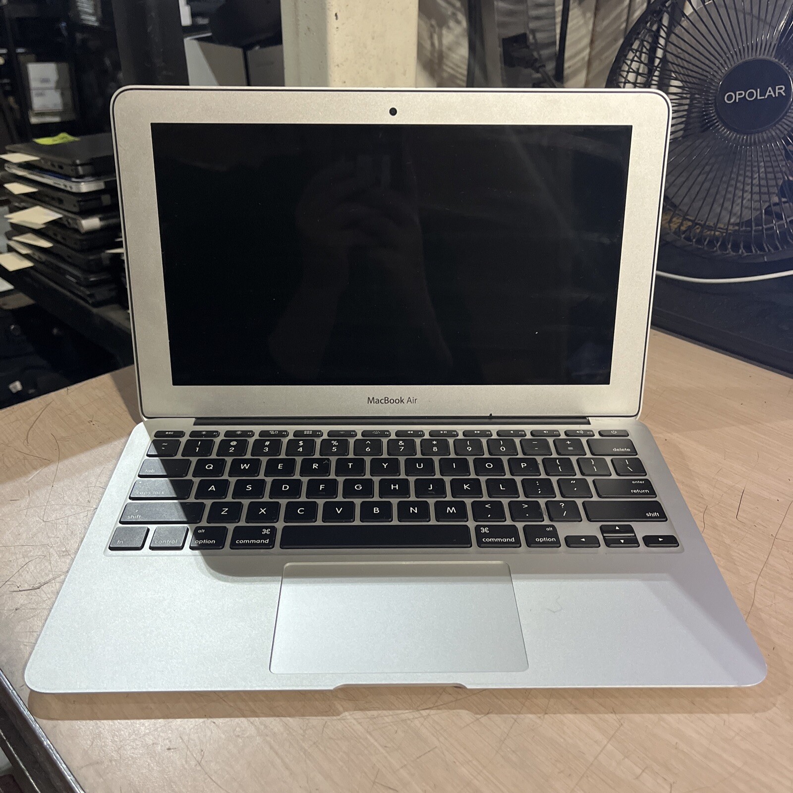 APPLE MACBOOK AIR 11" EARLY 2015 CORE I5-5250U 1.6GHZ 4GB RAM NO HD gallery