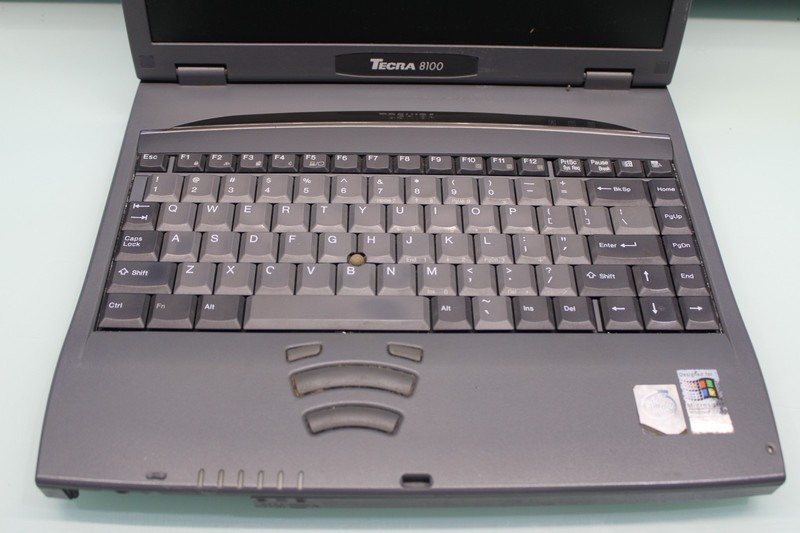 #9 Toshiba Tecra 8100 Pentium 3 1GHz FOR PARTS NO BOOT NO RAM NO HDD gallery