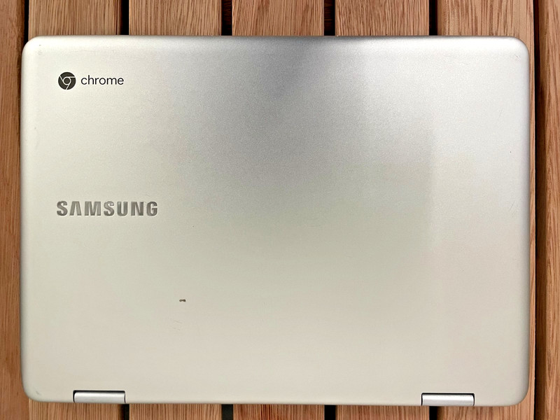 Samsung Chromebook Plus V2 2-in-1 4GB 64GB 13MP 12.2" XE520QAB-K03US for parts gallery