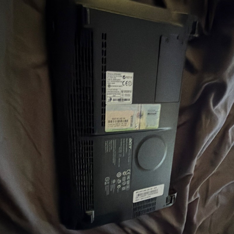 Acer Aspire One ZG5 Netbook Intel Atom 1GB RAM needs battery gallery