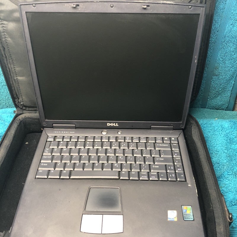 Dell inspirion 2650 laptop with bag and charger Pentium FOR parts gallery