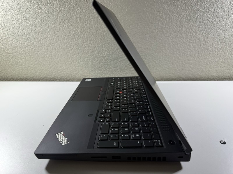 LENOVO THINKPAD P15 GEN 1 | CORE I7-10850H 512GB 16GB RAM WIN 11 NVIDIA T1000 gallery