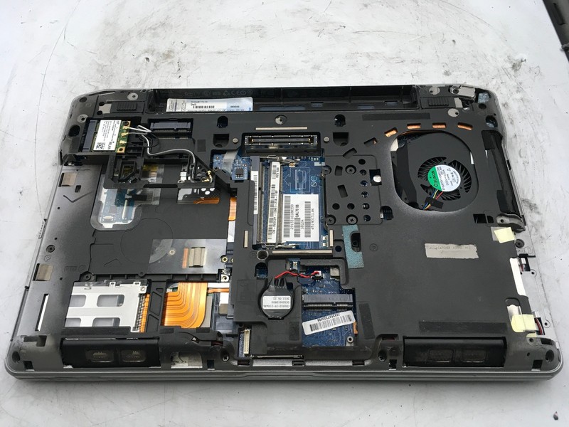DELL LATITUDE E6330 - FOR PARTS/NO BOOT - INTEL I5 3320M - NO RAM - READ DESC-BB gallery