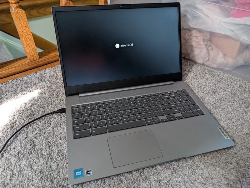 Lenovo IdeaPad 3i Chromebook 15.6" Laptop Intel Celeron 4GB Onboard 64GB eMMC gallery