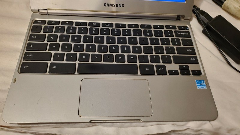Samsung Chromebook XE303C12 11.6in 16GB, 5 Dual-Core Laptop Used Poor cond gallery