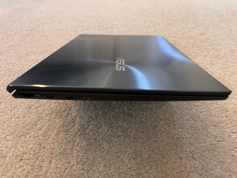 ASUS ZENBOOK 14 UM425Q 14" 1TBSSD/8GBRAM AMD RYZEN 5 5600H WIN11HOME EXCELLENT! gallery