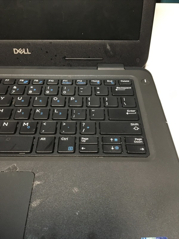 Dell Latitude 3300 13.3'' (128GB SSD Intel Core i3-7020U 2.3GHz 8GB RAM) Laptop gallery