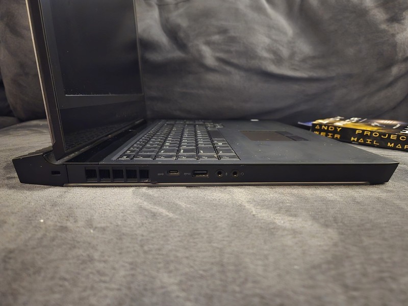Alienware Laptop M17 R5 Intel(R) Core(TM) i7-8750H CPU @ 2.20 32.0 GB RAM DDR5 + gallery