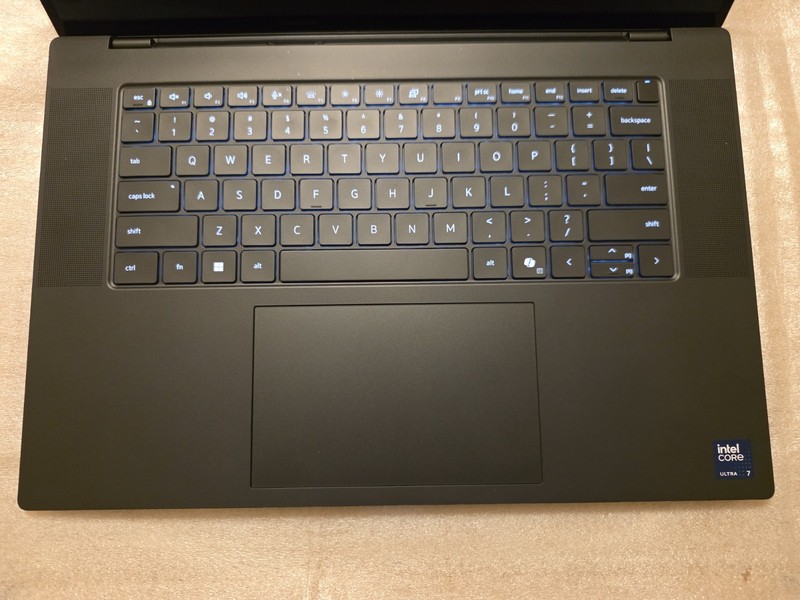 Dell Precision 5690 1200P 16" Ultra 7 165H 16cr 32GB 512GB NV RTX 1000-6GB Win11 gallery