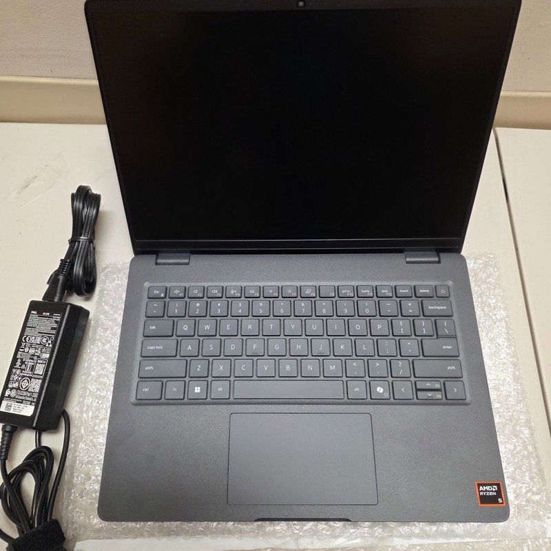 Dell Pro 14 PC14255 14" Ryzen 5 220 • 8GB • 256GB SSD • Radeon 740M • Win 11 Pro gallery