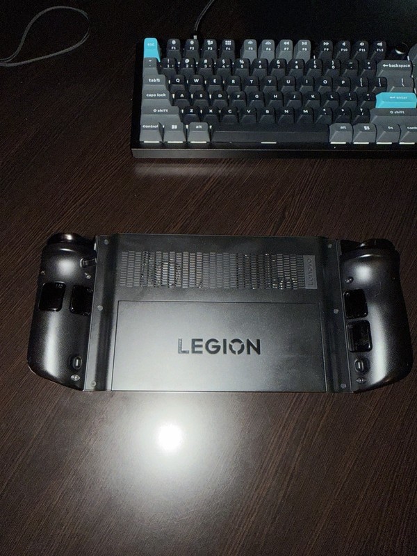 Lenovo Legion Go 8.8 in (1TB SSD, AMD Ryzen Z1 Extreme, 3.3GHz, 16GB RAM) gallery