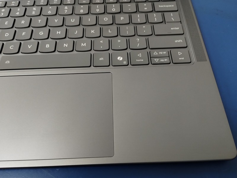 Lenovo Slim 7 14ILL10, Intel Core Ultra 7 258V, 2.20 GHz, 32 GB RAM, 1 TB NVMe gallery