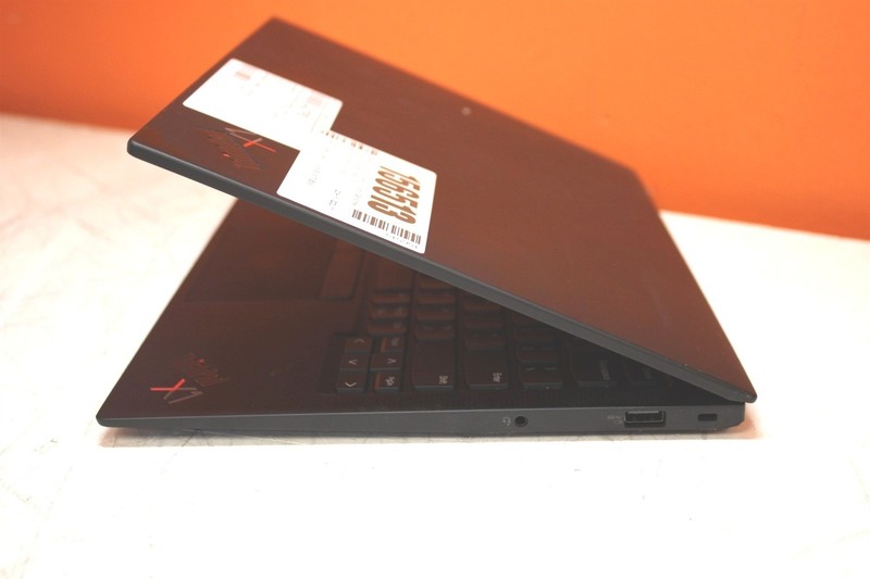 Scratched LCD Lenovo ThinkPad X1 Carbon Gen 9 Intel i7-1165G7 2.8GHz 8GB 256GB gallery
