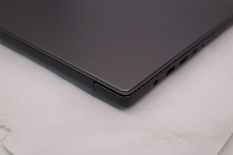 Lenovo Ideapad Slim 3 15Q8X10 15.3 Snapdragon X 2.9GHz 16GB RAM 1TB SSD #20930 gallery