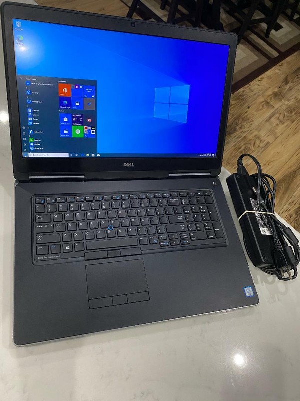 DELL Precision 7710 i7-6820HQ Intel Quad Core 16GBDDR4 2.7GHz 512GBSSD Win Pro gallery
