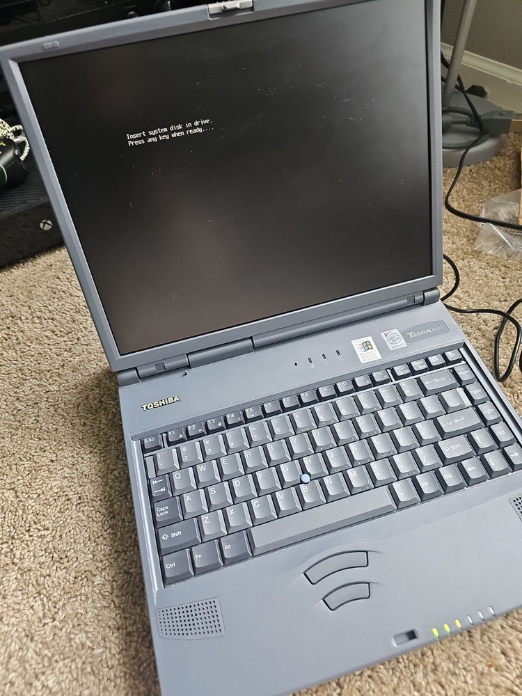 VINTAGE Toshiba Tecra 8000 Laptop Intel Pentium II, 300MHz TESTED WORKS NO HDD