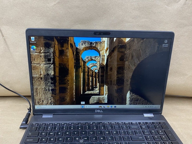 Dell latitude 5501 - 15.5" FHD - i7-9850H - 8GB - 128GB SSD - Win 11 Pro - READ gallery