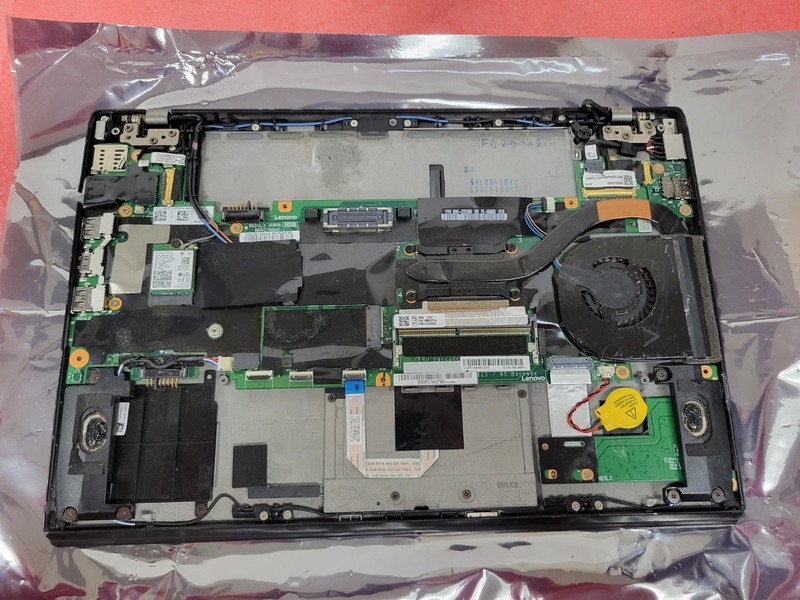 Lenovo ThinkPad T470S 14" i5-7300U 4GB RAM *NO HDD/OS/COVER/BATT/AS IS* | LP521 gallery