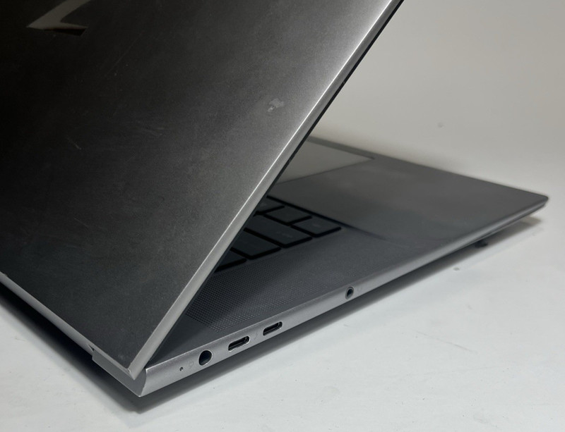 HP ZBook Studio G9 16" Intel i9-12900H |NO RAM / SSD | BAD SCREEN / FOR PARTS gallery