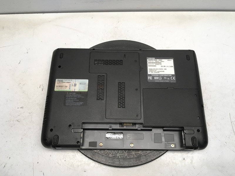 Toshiba Satellite L645D-S4037 AMD Phenom II P820 1.8GHz 4 GB NO HDD/Battery gallery