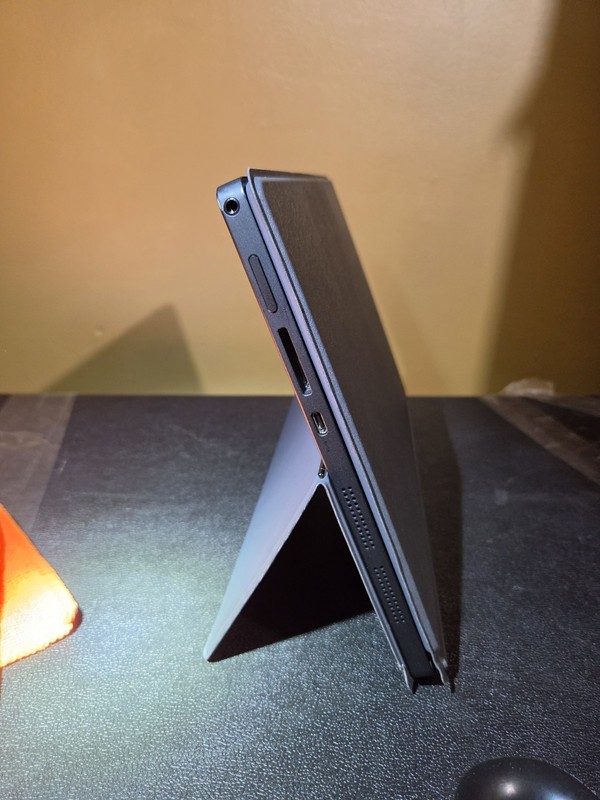 Minisforum V3 Tablet 32GB Ram 1Tb AMD 8840U gallery
