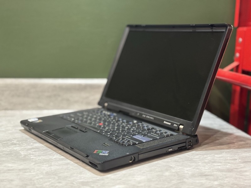 Lenovo ThinkPad Z61M Intel Core Duo T2400 1.83GHz 2gb RAM 200gb HDD Windows XP gallery