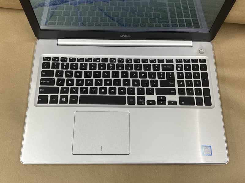 Dell Inspiron 5570 - 15.5' FHD Touch - i5-8250U - 8GB - 256GB - Win 11 - READ gallery