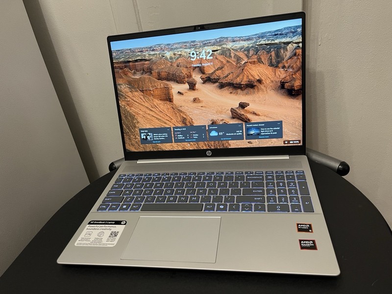 HP Omnibook 5 16 inch Laptop AMD Ryzen 7-8840U AI 8GB RAM 512GB SSD gallery
