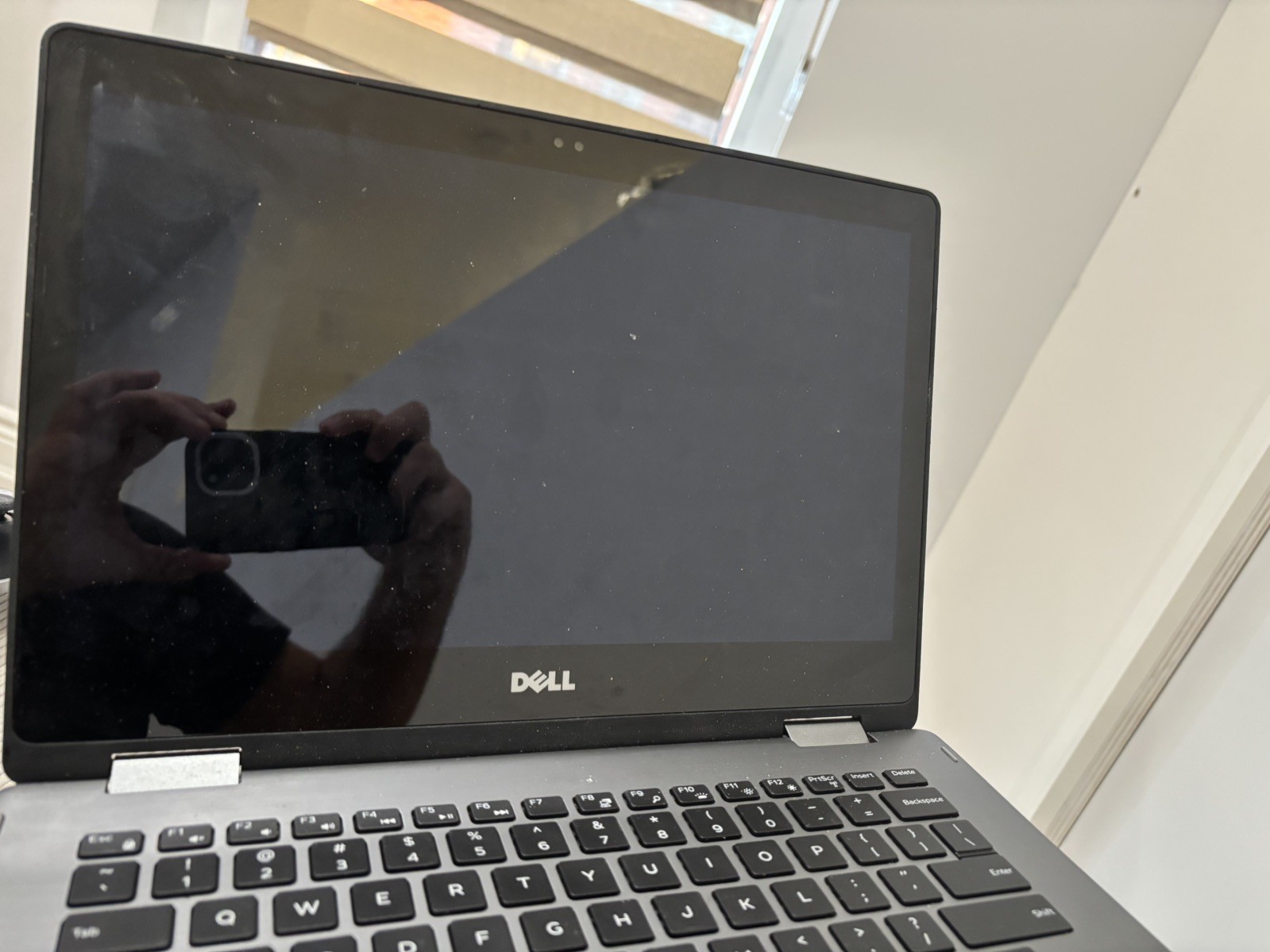 Dell Inspiron 13 7000 2-in-1| i7-8565U| 16GB RAM |256GB SSD| Needs new Charger** gallery