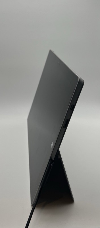 Microsoft Surface Pro 4 Core i5-6300U 2.4GHz 4GB RAM 128GB SSD 2/3 gallery