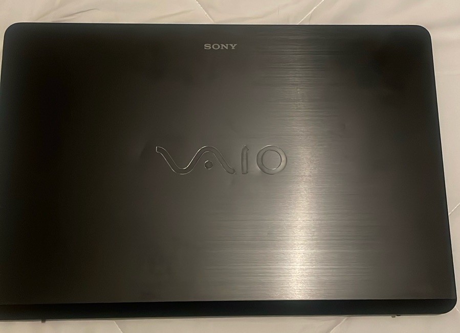 Sony VAIO Touchscreen SVF15AC1QL 15.5" i7 8GB 1TB+24GB GT 740M Windows 8 Black gallery