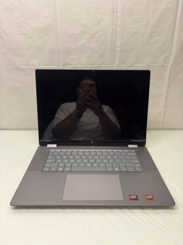 HP OmniBook X Flip AMD Ryzen AI 7 350 2.00ghz 24GB 1TB SSD 16" 2025 gallery