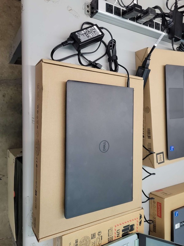 DELL DC15250 15.6"FHD Touch Intel i7-1355U 16GB 1TBSSD Intel UHD Graphics Win 11 gallery