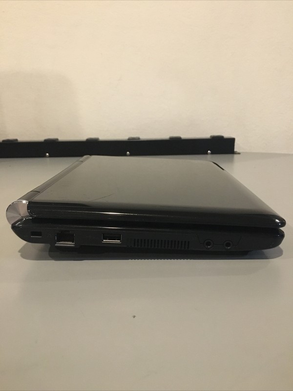 Asus Eee PC 1000HE Mini Laptop. 160GB HDD AND 1GB RAM. For parts or repair gallery