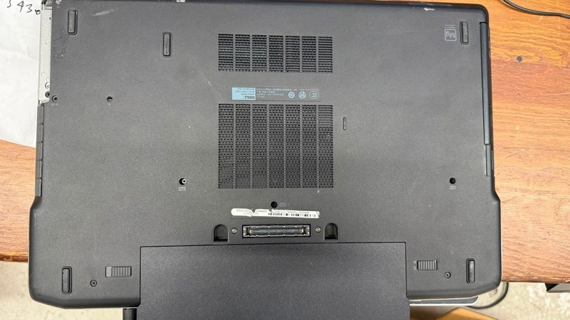 Lot of 75 Dell Latitude E6530 Intel Core i7-3720QM 8GB RAM NO SSD Boots to Bios gallery