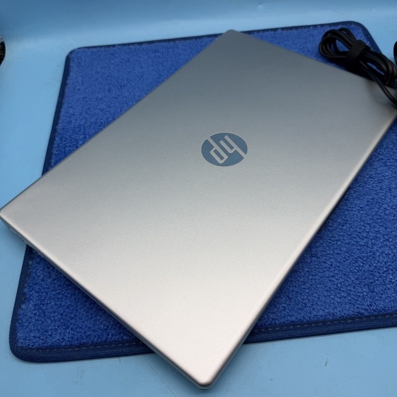 HP Laptop 15-fd0113dx 15.6" Intel Core i3-N305 8GB 128GB UFS Windows 11 Home gallery