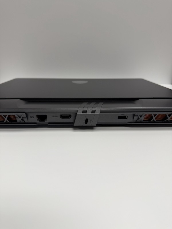 MSI Vector A16 HX A8WHG-004US 16" Gaming Laptop R9 8940HX 5070Ti 32G-DDR5 2TB gallery