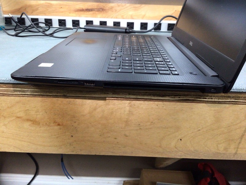 Dell Inspiron 3793 AS IS | 17.3'' | i5-10th 1.0GHz | 16gb RAM | No Drive/OS/AC gallery