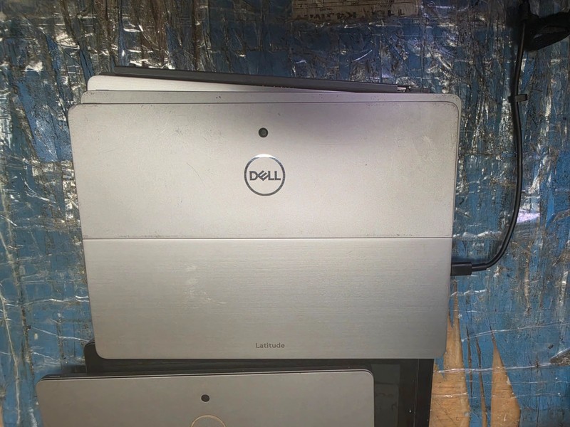 Lot of 6 DELL LATITUDE 7200 2-IN-1 Tablets i5-8365U 16GB - 8GB No OS, No HDD gallery