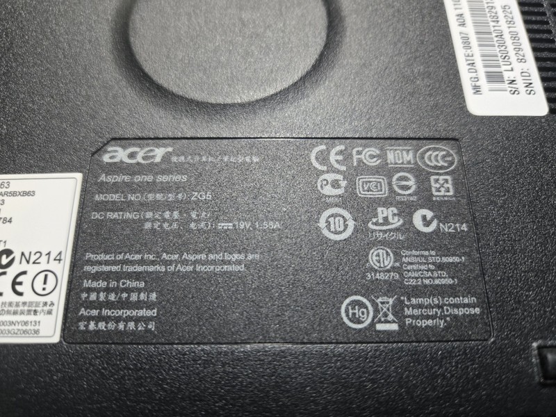 Acer Aspire One ZG5 Netbook Blue W/ Case No Power Dead Battery READ gallery