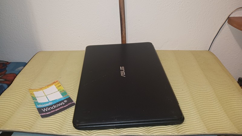 ASUS R752L i3-4030U 8gb 128GB SSD M2 17.3" 1600x900 nvidia 820m 2gb windows 11 gallery