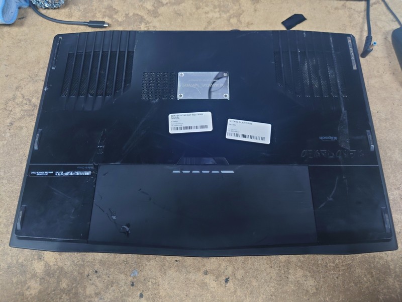 Alienware M17xR4 17.3" FHD i7-3720QM 16GB RAM 1TB SSD GTX 765M No OS gallery
