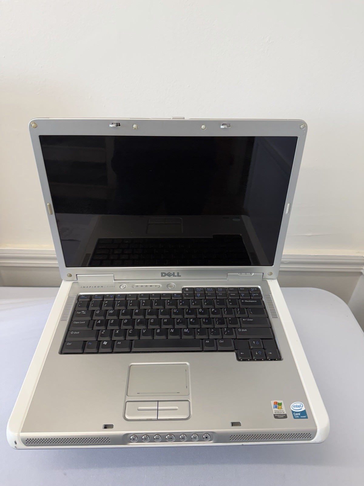 Dell Inspiron E1505 Laptop - Good Screen - Intel Solo 06E8 - RAM 1 GB - Read Des gallery