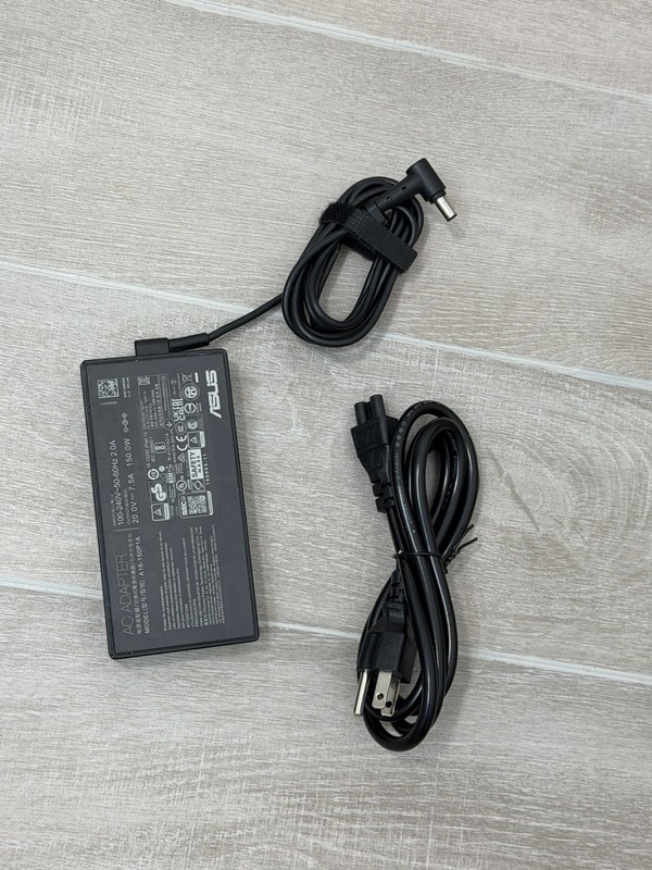 Rog Zephyrus G16 GU603 16" Core i7-13620H GeForce RTX 4060 16GB RAM 512GB NVMe gallery