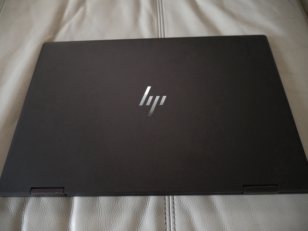 HP ENVY 15.6" Laptop AMD Ryzen 5 8GB SSD Radeon Vega Windows 10 Black